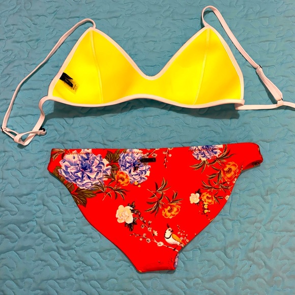 TRIANGL BATHING SUIT (BRAND NEW W/O TAGS) - Picture 2 of 4